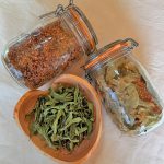Plantes médicinales séchées pour les séances de phytothérapie à Sérignan-du-Comtat