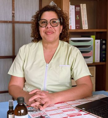 Nathalie Tamet, phytothérapeute et aromathérapeute à son cabinet à Sérignan-du-Comtat