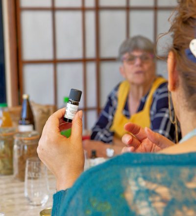 Atelier d'aromathérapie pour une utilisation autonome des huiles essentielles